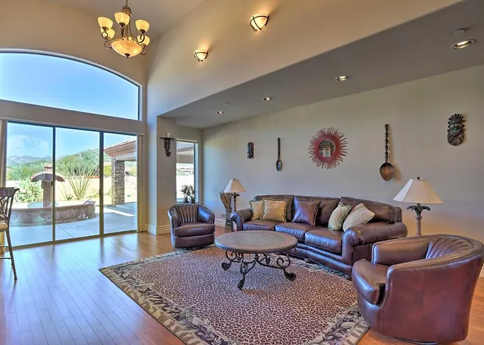 Outdoor Oasis! Group-friendly Retreat * Cave Creek