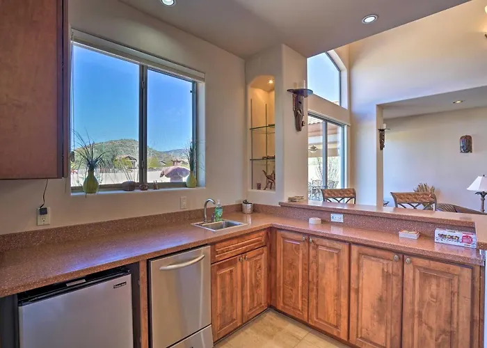 Holiday home Outdoor Oasis! Group-friendly Retreat *