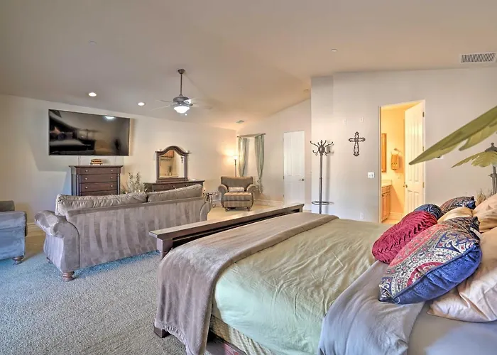 Outdoor Oasis! Group-friendly Retreat Cave Creek