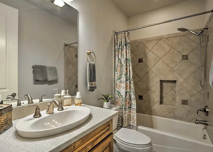Outdoor Oasis! Group-friendly Retreat Cave Creek