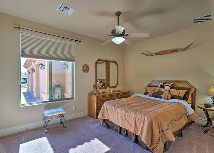 Outdoor Oasis! Group-friendly Retreat Holiday home *