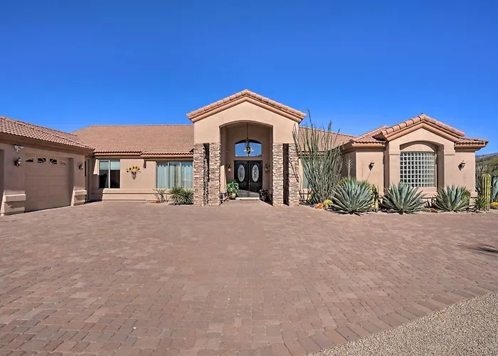 Outdoor Oasis! Group-friendly Retreat Cave Creek