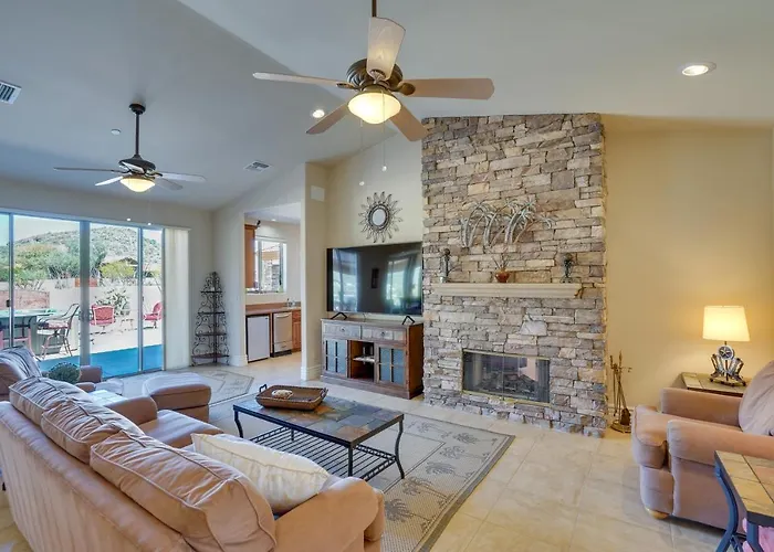 Outdoor Oasis! Group-friendly Retreat Holiday home *
