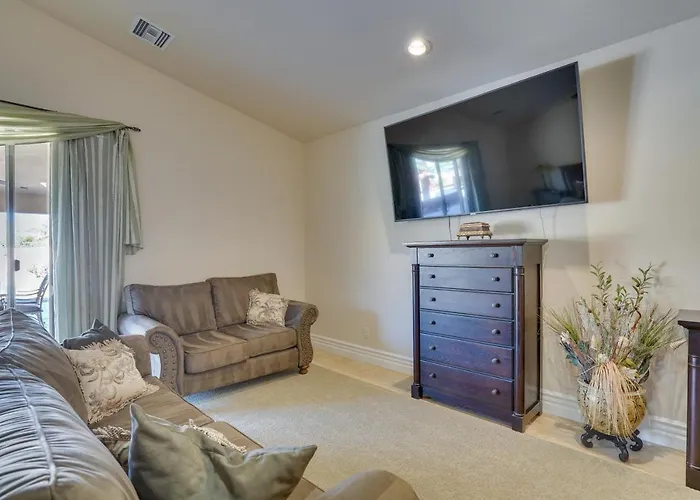 Outdoor Oasis! Group-friendly Retreat Holiday home Cave Creek
