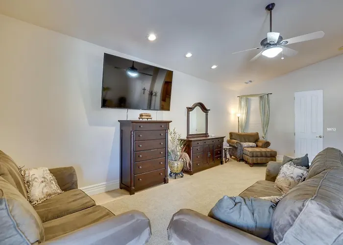 Outdoor Oasis! Group-friendly Retreat Cave Creek